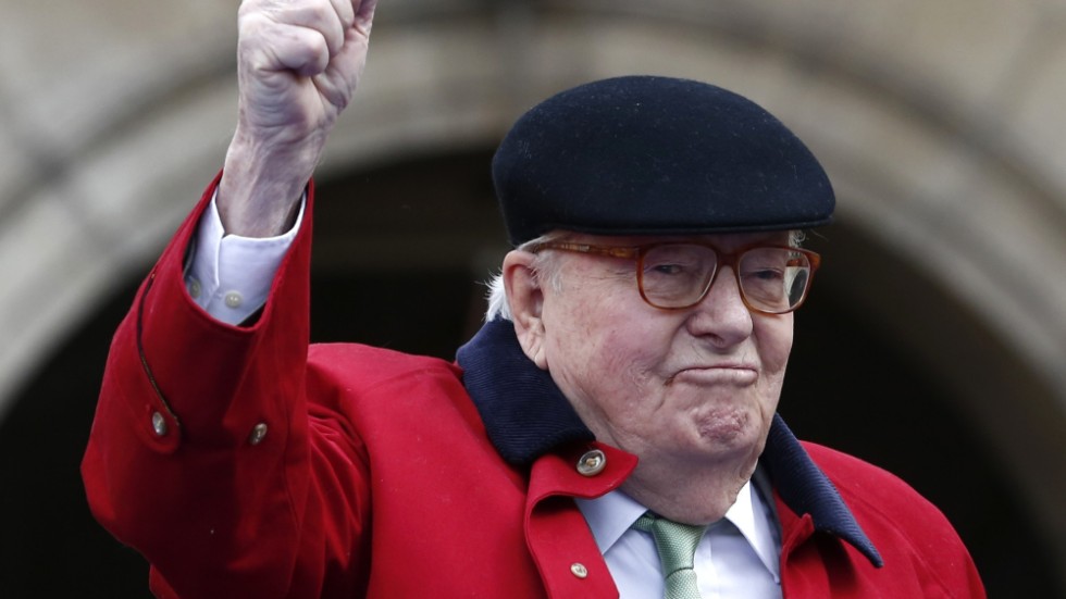 Den 94-årige Jean-Marie Le Pen har fått åka hem efter en drygt två veckor på sjukhus. Arkivbild.