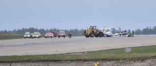 Buklandning på Skavsta – flygplanets landningsställ fälldes aldrig ut