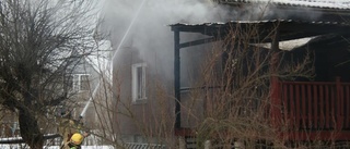 Villa totalförstördes vid brand
