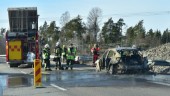 Bil helt utbränd på E4 – fattade eld under färden