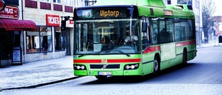 Replik: Nästa sommar får fler plats på bussarna
