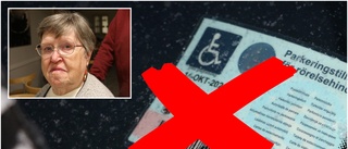 Efter 16 år – Elisabet får ej förnyat parkeringstillstånd: "De vet inte hur det är att sitta i rullstol"