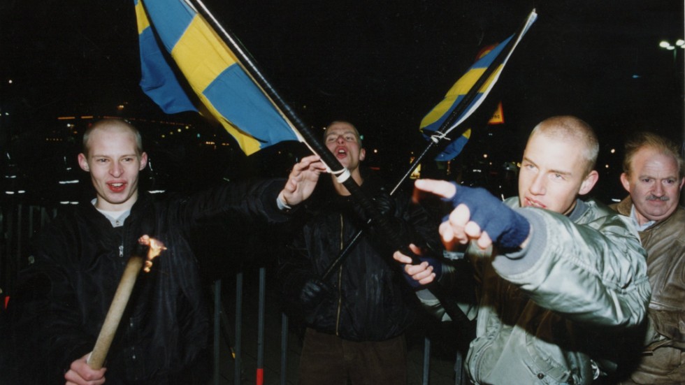 Här ser vi skinnskallar vid en demonstration år 1997. 