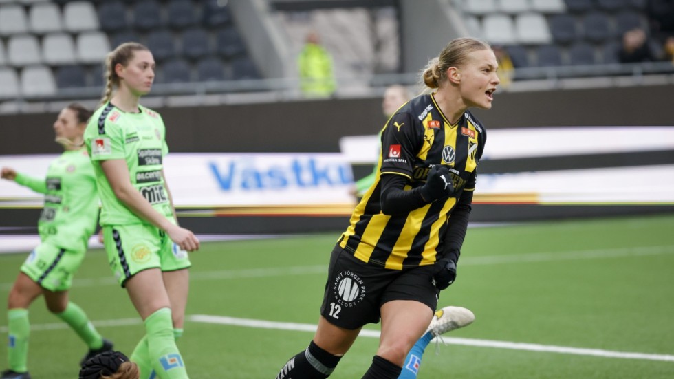 Stine Larsen jublar efter sitt sena segermål i svenska cupens semifinal mot Kristianstad.