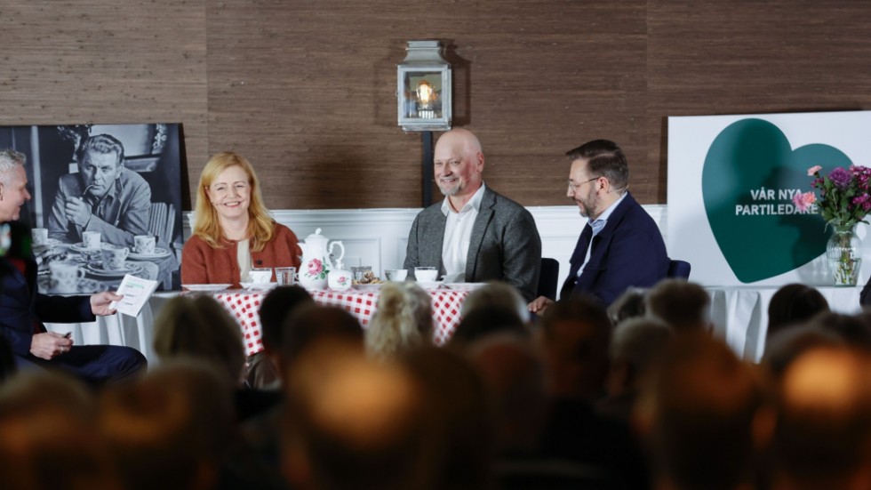 Centerpartiets nya partiledarkandidater, Elisabeth Thand Ringqvist, Daniel Bäckström och Muharrem Demirok. Skribenten är inte nöjd med deras besked.