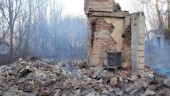 Hus i Motala totalförstört i brand: "Varit ett litet tillhåll"