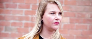 Debutant: Känsliga läsare varnas för Maria Jönssons morbida "Versus"