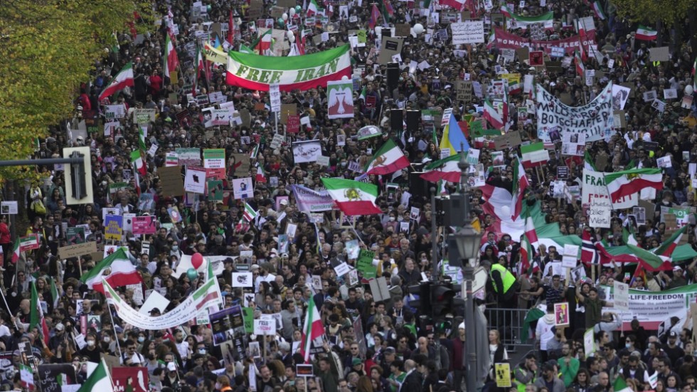 Tiotusentals samlades i Berlin under lördagen för att protestera mot den iranska regimen och visa stöd för demonstrationerna i landet.