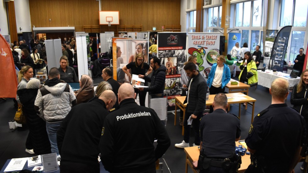 Runt 400 besökare och 35 utställare var på plats i Vimmerby Folkhögskola på onsdagens utbildnings- och rekryteringsmässa.