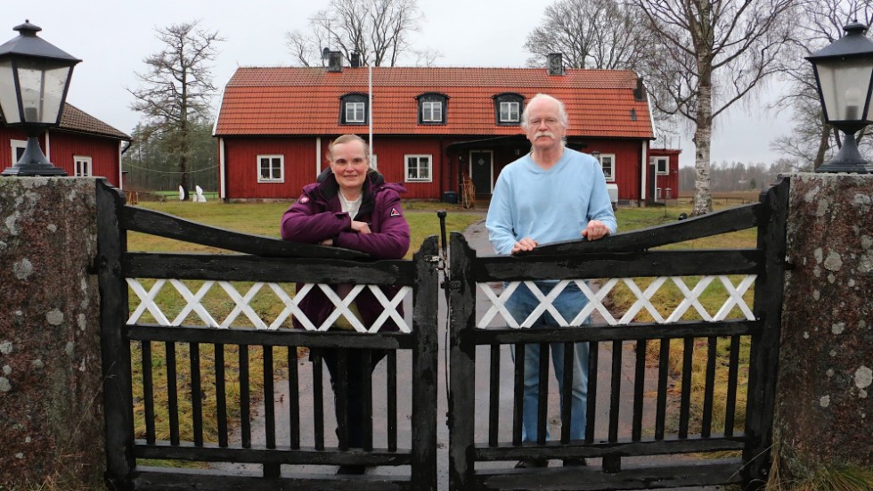 Simone och Claus Hock har hittat "hem" till den gamla prästgården i Kvillerum utanför Målilla. De kände direkt att det var här de ville bo. Även om det finns en del att göra med huset.