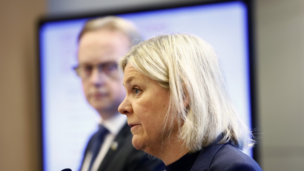 Socialdemokraternas partiledare Magdalena Andersson och partiets energipolitiske talesperson Fredrik Olovsson vill öka arbetet med att få igång mer vindkraft till havs.