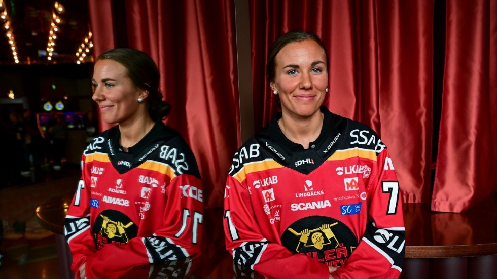Landslagsbacken Anna Kjellbin välkomnar att tacklingar tillåts i damhockeyligan.