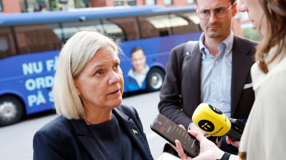 Statsminister Magdalena Andersson (S) kommenterade drottning Elizabeths bortgång inför ett pressuppbåd strax före torsdagens partiledardebatt.