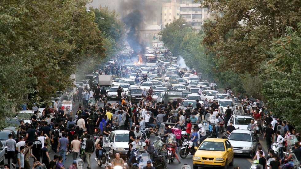 Demonstranter i centrala Teheran på onsdagen. Den här bilden togs av en privatperson och har sedan lämnats vidare till nyhetsbyrån AP.