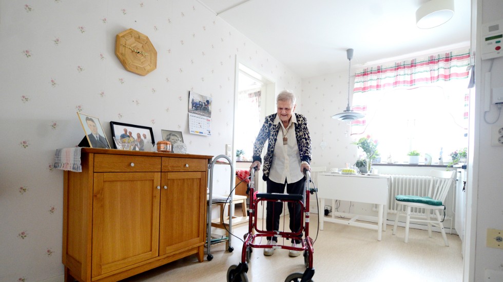 Ända tills Mia Nilsson-Vaara var 98 år klarade hon sig på egen hand hemma.  Nu bor hon på Brännagården där hon firar 100-år. 