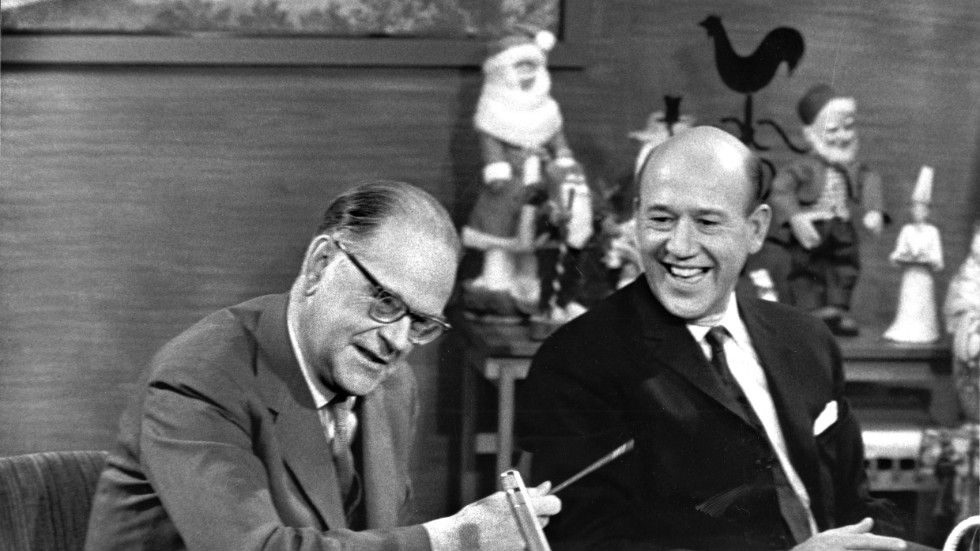 19 december 1962. Erlander vitsar hos Hyland och blir näst intill landsfader på kuppen. 
