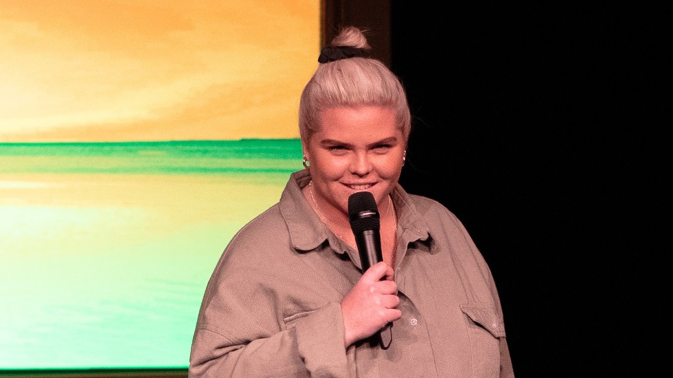 Johanna Nordström mjukade upp publiken med några riktigt roliga skämt.