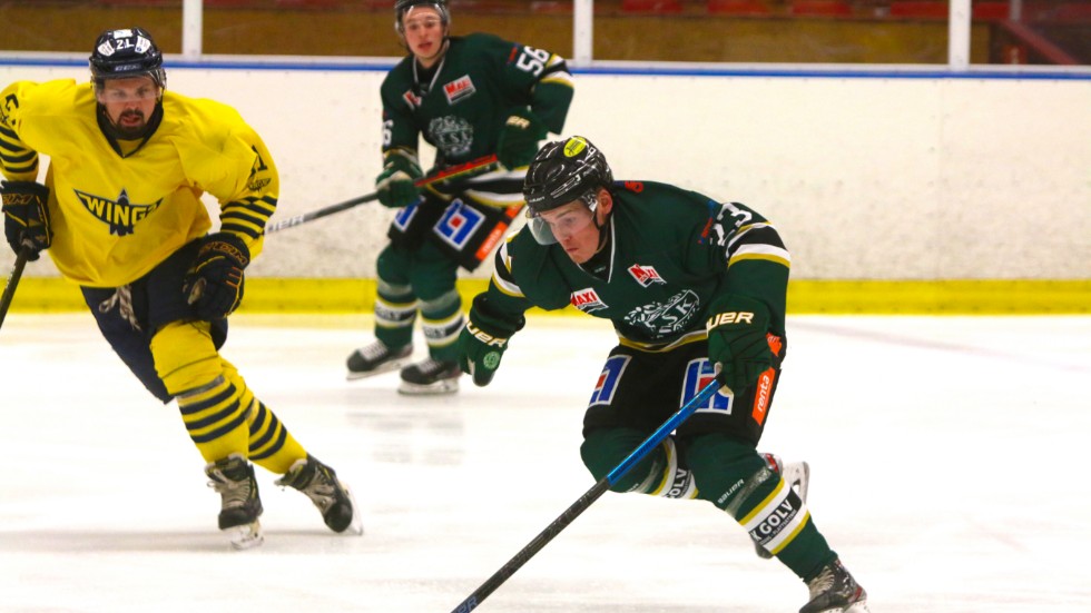 ESK Hockey tog sin första hemmaseger i derbyt mot Wings.