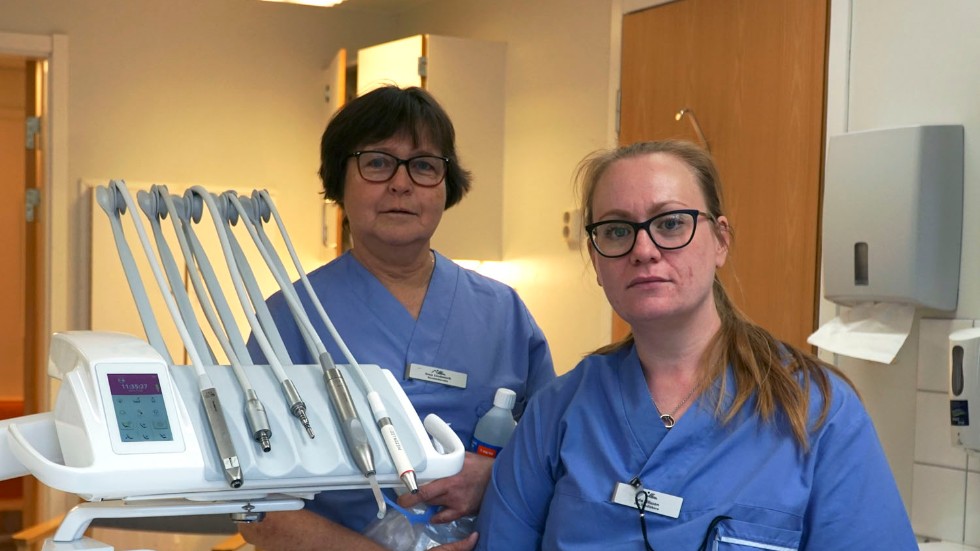 Inez Nilsson och Ida Nilsson tycker situationen med bristen på tandläkare är svår. "Vi förstår så klart att vi måste hjälpa till, men i den här utsträckningen?"