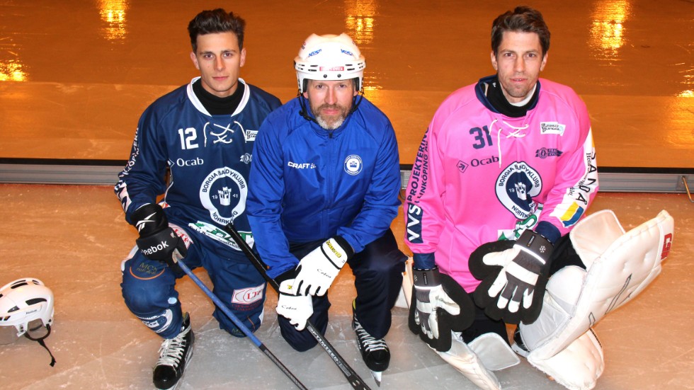Borgias tränare Marcus Johansson (i mitten) med nyförvärven Tobias Andersson (till vänster) och Patrik Grönborg (till höger).