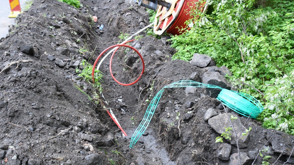 Fiberkabel har grävts av vid upprepade tillfällen i Vadstena.