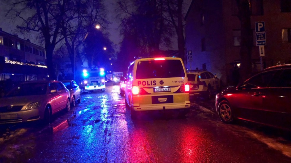 En brand bröt ut i ett lägenhetshus i Svartbäcken på onsdagseftermiddagen.