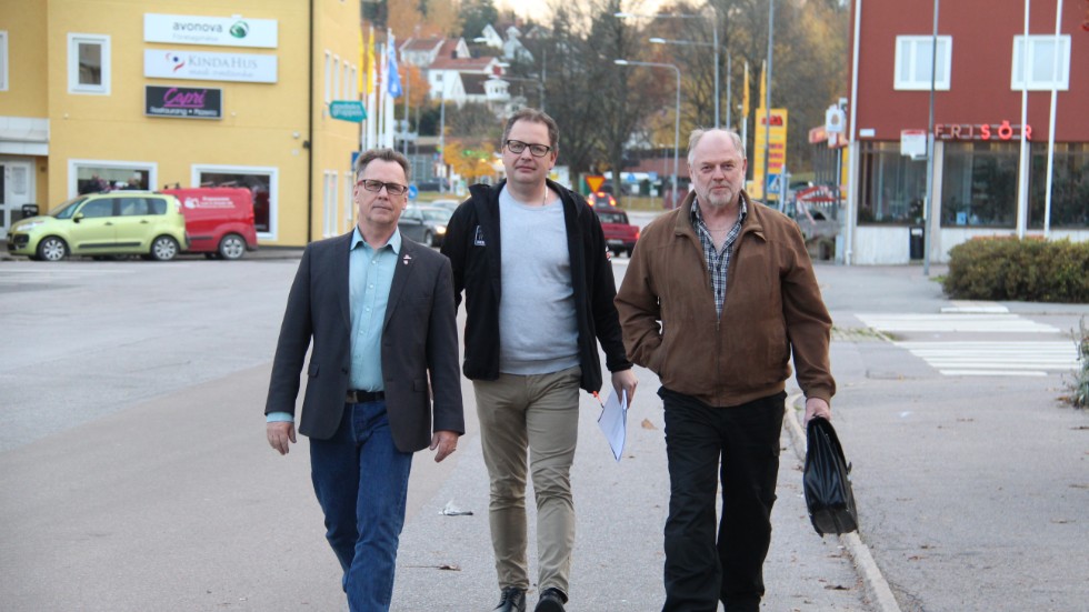Den styrande koalitionen i Kinda med Conny Forsberg (S), Lars Karlsson (L) och Anders Ljung (C) kan inte enas om en gemensam budget. "Ett misslyckande", konstaterar Karlsson.