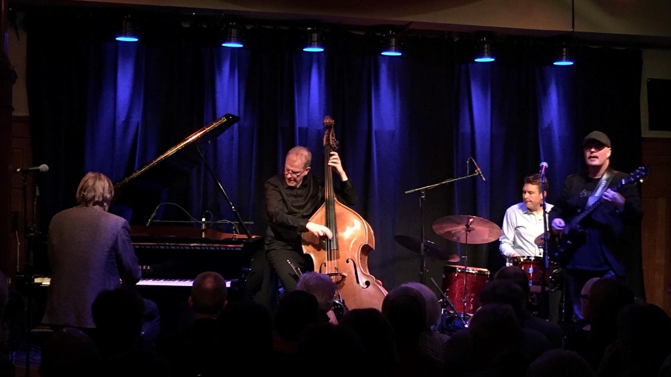 Jan Lundgren och Ulf Wakenius Quartet spelade jazzklassiker på Crescendo i Norrköping på onsdagskvällen. 