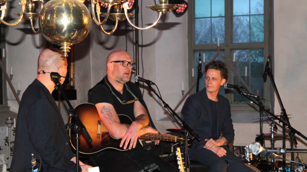 Med hjälp av den tidigare Corren-journalisten Torbjörn Lindqvist gjorde Fredrik Jonsson och Henrik Nilsson en tillbakablick på deras 30 år av musicerande.