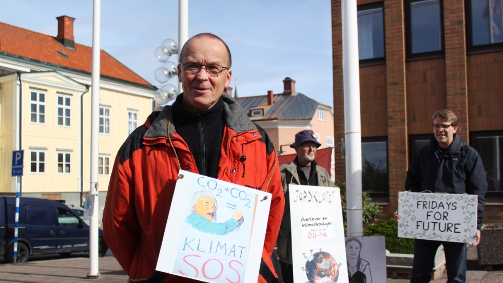 Ingvar Edlund, Sten Arkstedt och Sam Hallingfors deltog i den globala klimatstrejken på sitt vanliga ställe framför stadshuset. "Oavsett vilken åsikt folk har vill vi ha diskussion, det är det som är grejen".