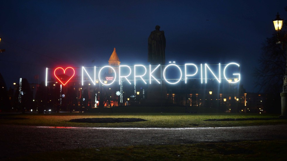 "I love Norrköping" lyste upp Carl Johans park och våra hjärtan.