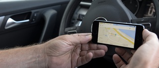 Använde mobilen i bil med körförbud 