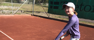 Trots konkurrensen – tennisen ökar i Motala