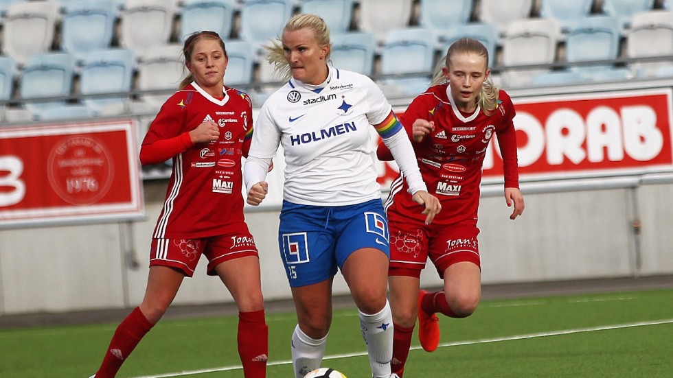 Lovisa Gustafsson ådrog sig en whiplash-skada i fjol. På söndag premiärspelar hon och IFK Norrköping borta mot Älta IF när Division 1 Södra Svealand drar igång. 