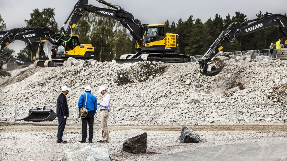 För koncernen Volvo Group som helhet visar halvårsbokslutet att det grävts ovanligt mycket guld. Men inte minst för Volvo CE visar minskad orderingång på de tilltagande svagheterna i Kinas ekonomiska utveckling.    