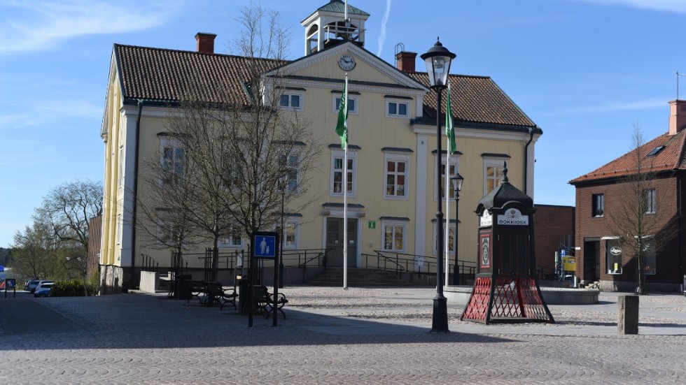 Lokala företag ska få chansen att bedriva torghandel framför rådhuset i Vimmerby på torsdagar i maj.