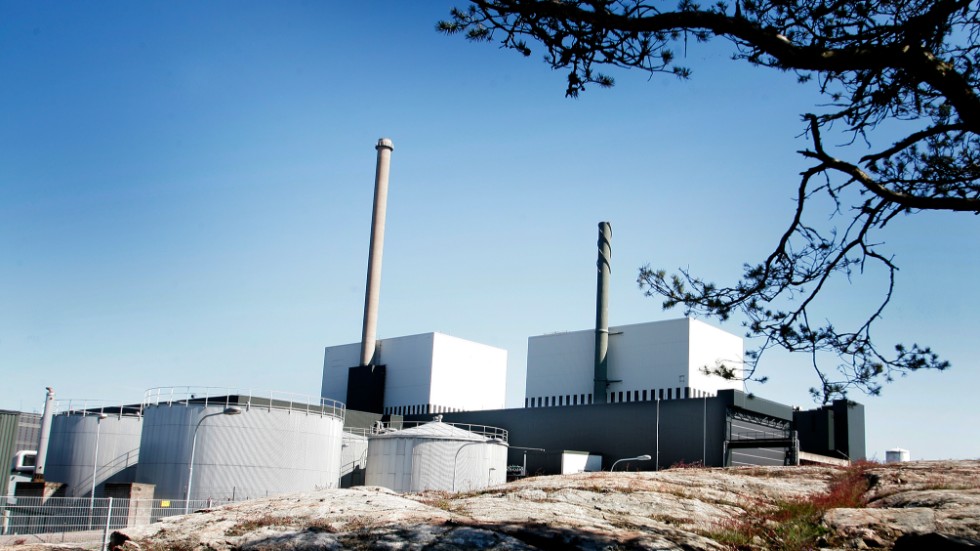 I stället för fortsatt nedmontering i Oskarshamn vill skribenten att man satsar på ny kärnkraft i Oskarshamn.