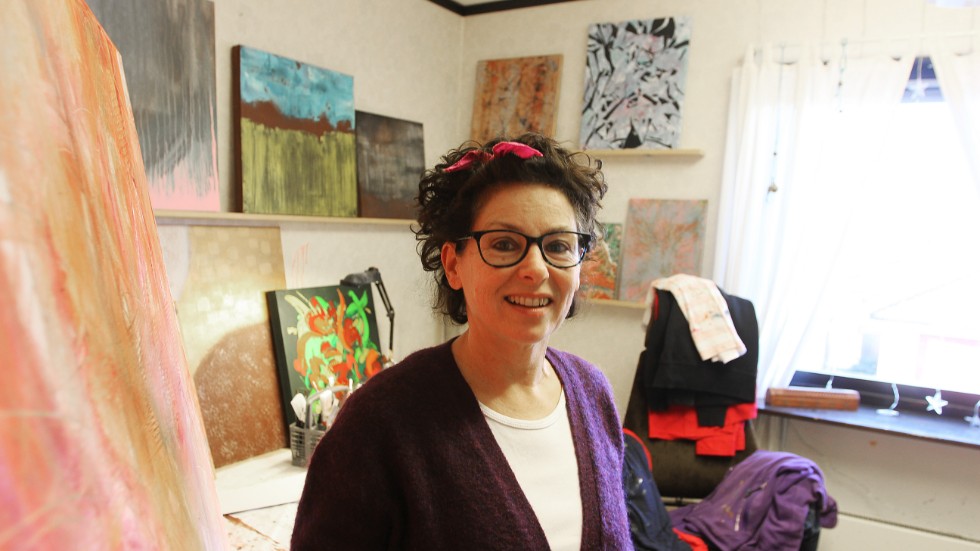 För fem år sedan började Maria Daragan måla och hänger i dag ut sina alster på I form i Flen. 