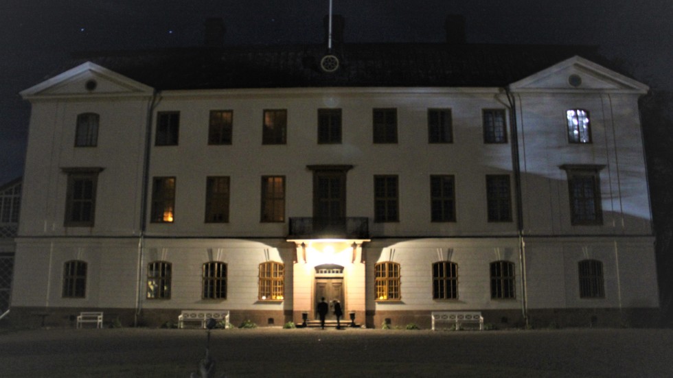 Ljungs Slott har varit bebott sedan slutet på 1700-talet och enligt sägnen ska det vara hemsökt. Flertalet medium har under de senaste åren besökt slottet berättar ägarinnan Anna- Karin Nordenhed. 
