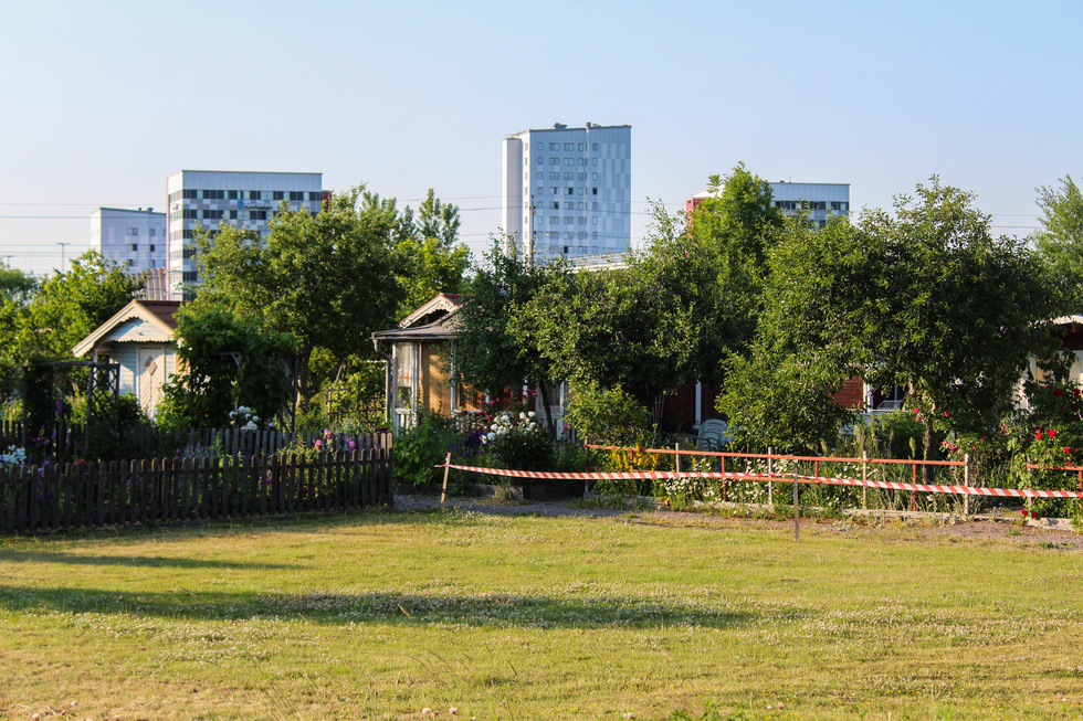 Turerna kring Tomteboda koloniförening har vållat debatt.