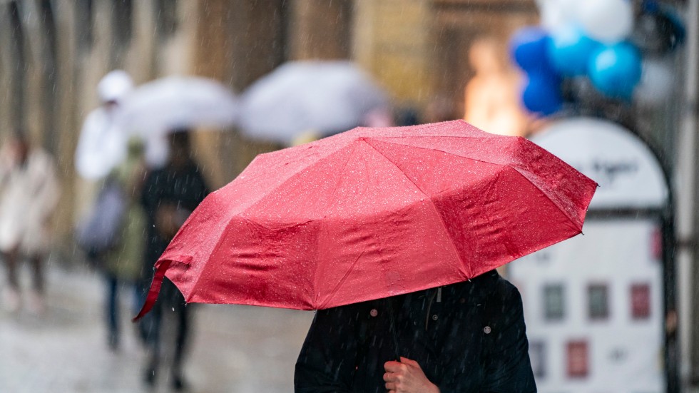 Paraply kan behövas med tanke på väderprognosen.