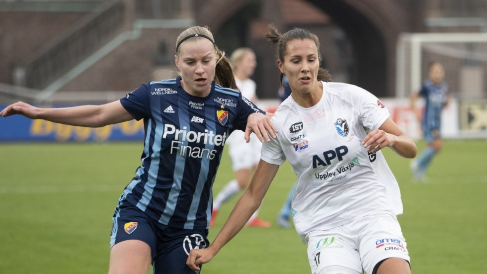 Nellie Karlsson, till höger, satte viktiga 2–0 för Växjö. Arkivbild.