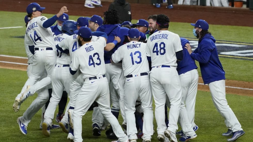 Los Angeles Dodgers firar World Series-vinsten.
