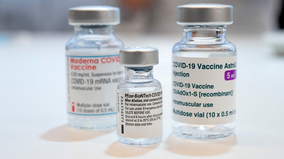 Hittills finns det tre godkända covidvaccin som används i Sverige. Det är vaccin från Moderna, Pfizer/Biontech och Astra Zeneca.