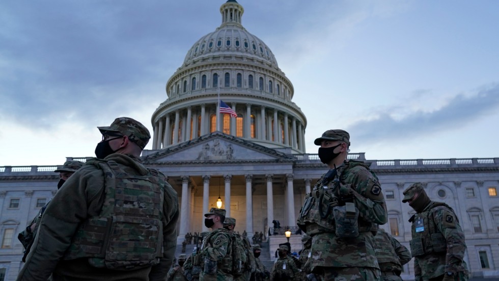 Soldater ur nationalgardet på plats vid Kapitolium i Washington DC.