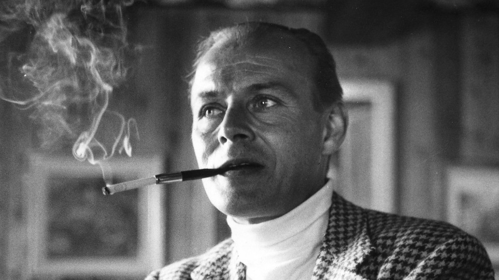 Hasse Ekman (1915–2004) har de senaste åren fått något av en renässans. Efter en tid i skuggan av andra svenska filmskapare räknas han nu till en av de främsta. Här ser vi honom på en bild från 1958.