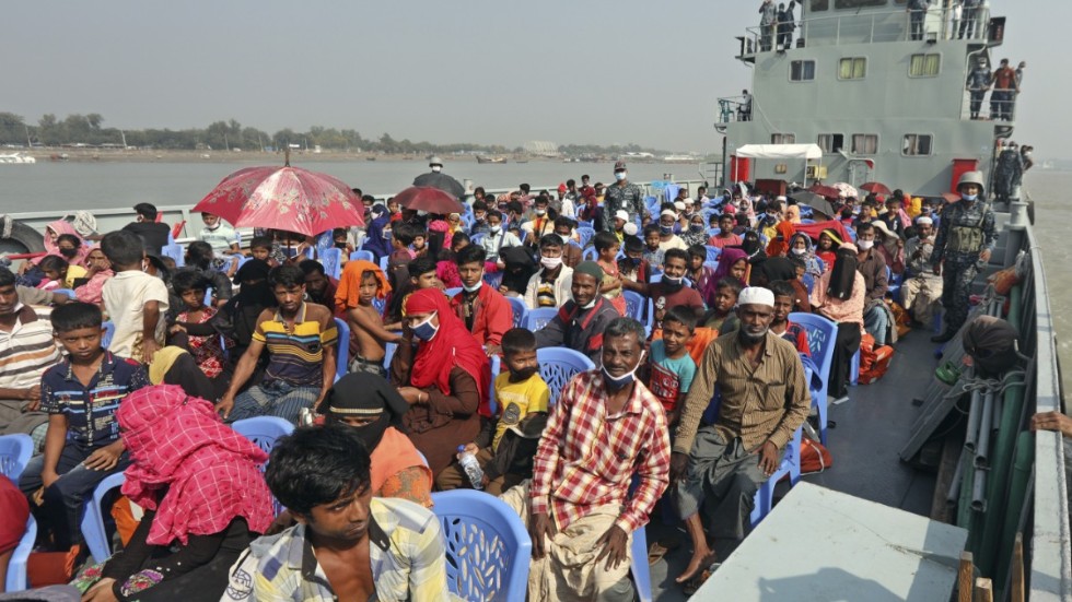På fredagen sattes 1|600 flyktingar på en båt till ön Bhashan Char.