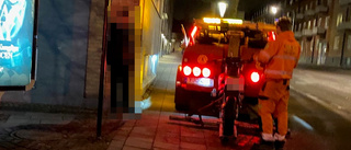 Mopedförare till sjukhus efter kollision med bil