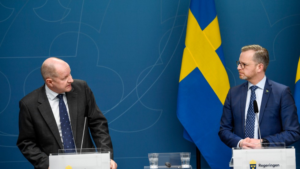 Dan Eliasson och inrikesminister Mikael Damberg (S) under en pressträff i mars förra året gällande coronaviruset.