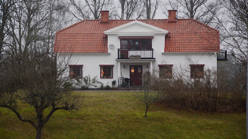 Den här villan på Kyrkogatan i Frödinge och som en gång var prästgård, gick för 4 500 000 kronor.
